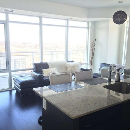Square One Fully Furnished Suite Mississauga Ngoại thất bức ảnh