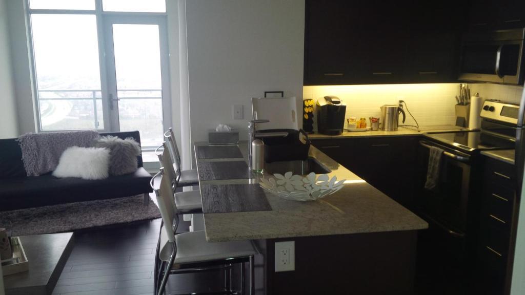 Square One Fully Furnished Suite Mississauga Phòng bức ảnh